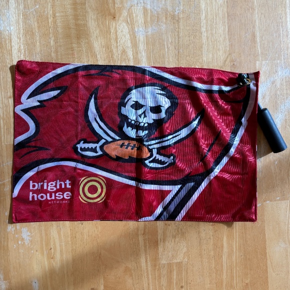 Tampa Bay Buccaneers Jersey and Flag - Picture 4 of 5